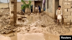 په ننګرهار ولایت کې د سختو بارانونو له امله راوتلیو سېلابونو لږ تر لږه ۱۶ کسان مړه کړي دي.