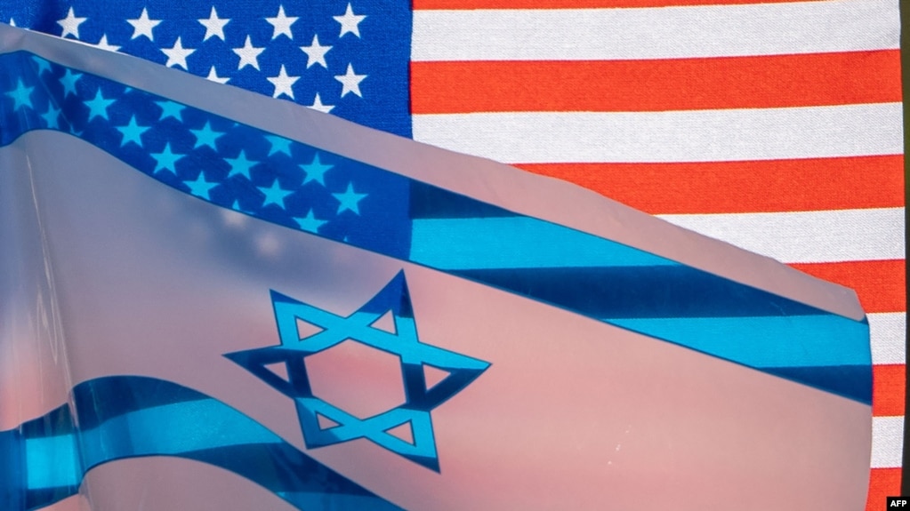 资料照片：美国国旗和以色列国旗。（法新社照片）(photo:VOA)