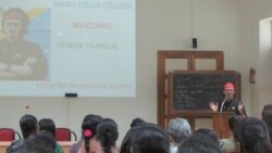 བོད་དོན་ལས་འགུལ་བ་ཞིག་གིས་རྒྱ་གར་རྒྱལ་ཡོངས་གཏམ་བཤད་ཀྱི་སྐོར་སྐྱོད་གནང་བཞིན་ཡོད་པ།