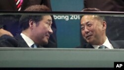 지난 2018년 8월 인도네시아 자카르타에서 열린 아시안게임에서 리룡남 당시 북한 부총리(오른쪽)가 이낙연 한국 총리와 대화하고 있다.