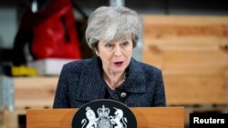 La Première ministre britannique Theresa May prononce un discours lors de sa visite à Grimsby, dans le Lincolnshire, en Grande-Bretagne, le 8 mars 2019. Christopher Furlong / Pool via REUTERS -