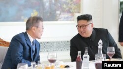 金正恩與文在寅會晤資料照。