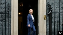 Nữ Thủ tướng Anh Liz Truss nhậm chức hồi đầu tháng Chín với chủ trương giảm thuế để phát triển kinh tế. Nghe thì có vẻ hay nhưng thực tế lại không phải như vậy. 