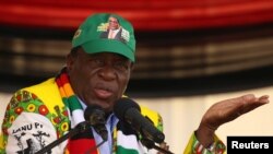 Le président Emmerson Mnangagwa lors d'un rassemblement électoral de son parti au pouvoir, le ZANU-PF, à Mutare, au Zimbabwe, le 19 mai 2018.