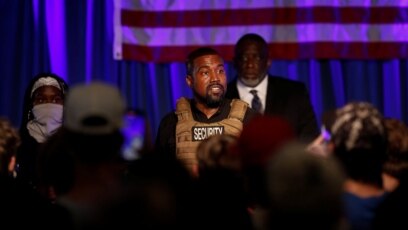 Nam rapper Kanye West phát biểu trong buổi vận động tranh cử ở Charleston, South Carolina, hôm 19/07/2020.