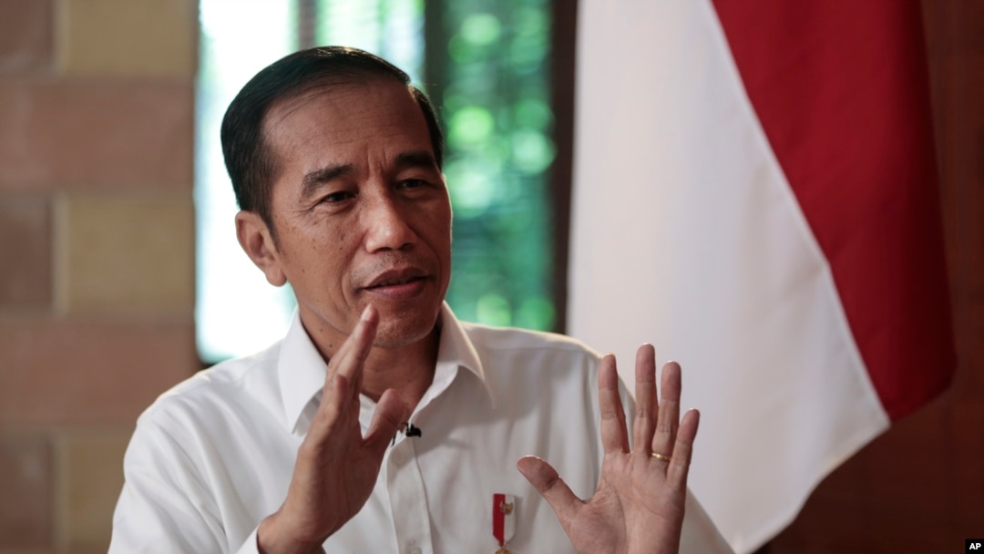 Presiden Joko Widodo saat diwawancarai The Associated Press di Jakarta, 26 Juli 2019. (Foto: dok).
