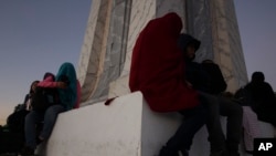 El individuo inculpado fue capturado cuando supuestamente promovía una caravana, informaron las autoridades salvadoreñas. Foto de archivo. AP