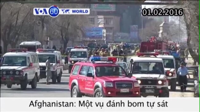 Đánh bom tự sát ở Afghanistan, ít nhất 9 người chết (VOA60)