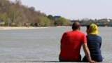 وقتی زاینده رود اینطور پر آب است، حال خیلی ها خوب است....<br />
عکس : شهرام مرندی، ایلنا