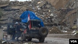 Iraqi forces on the frontlines say as they come closer to winning Mosul, the fighting becomes more dangerous and civilian populations increasingly dense, in Mosul, Iraq, March 29, 2017. (H. Murdock/VOA)