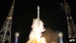 Запуск північнокорейського супутника Malligyong-1. Фото агенції КНДР KCNA/KNS/AFP