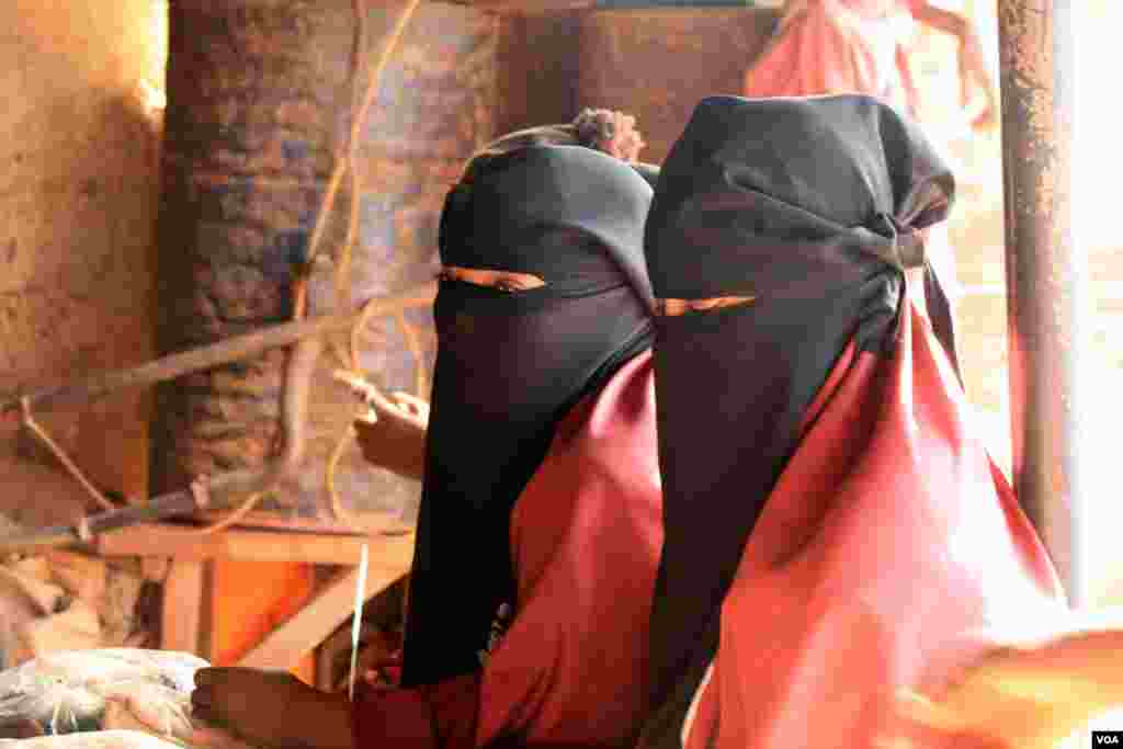 Breeder Siegfried Marth oo isku soo celinaya koox boolo boolo ah, gobolka Burgemland ee dalka Austria.