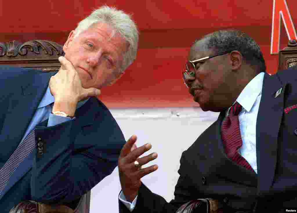 Rai Bill Clinton alipokutana na Rais Benjamin Mkapa Ikulu mjini Dar es Salaam, Julai 20, 2005.