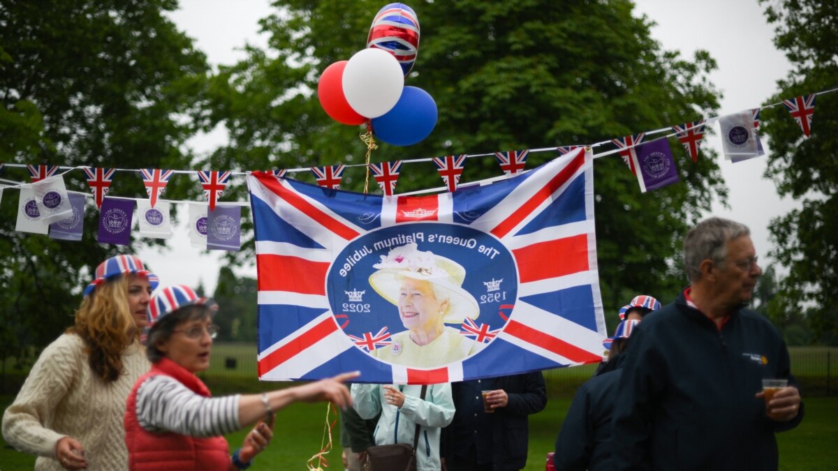 Queen Elizabeth's Jubilee Celebrations End with Pageant Through London - Vimarsana News