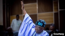 Bola Ahmed Tinubu, ancien sénateur et ancien gouverneur de l'État de Lagos.