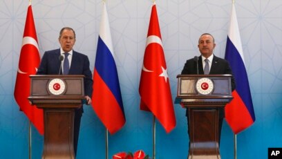 Gjatë konferencës së përbashkët për shtyp (Ankara, 8 qershor 2022)