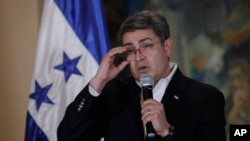 El entonces presidente de Honduras, Juan Orlando Hernández, habla durante una conferencia de prensa en la Casa Presidencial en Tegucigalpa, Honduras, el 24 de marzo de 2021. 