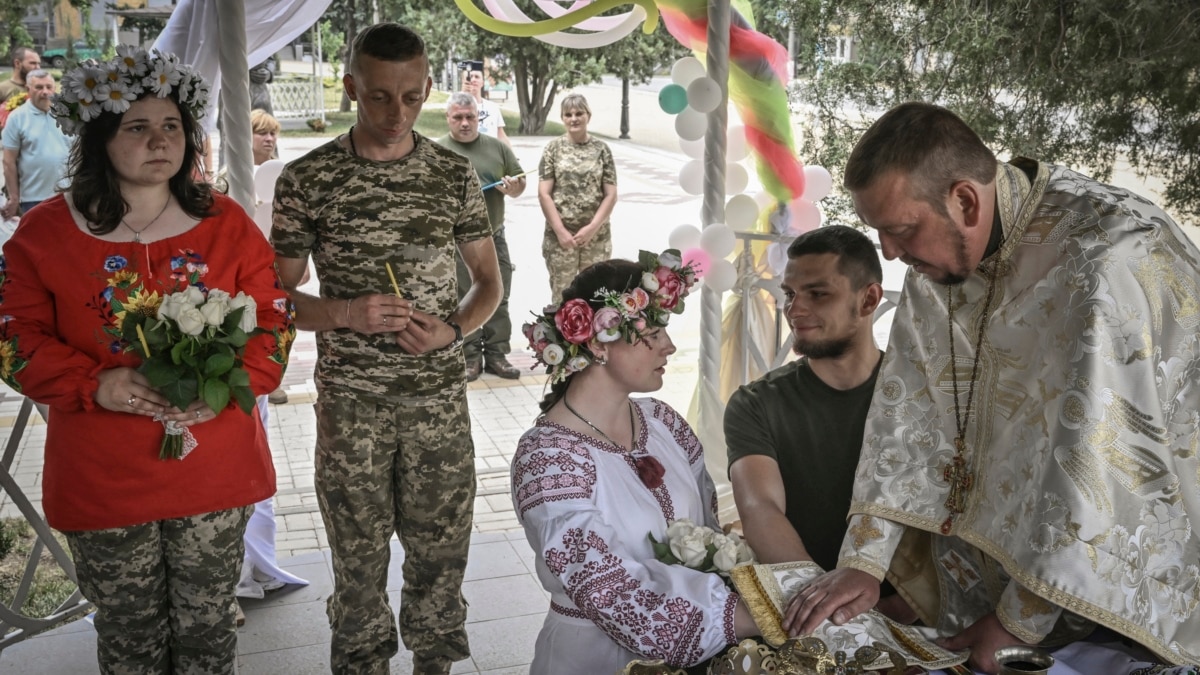 Life Goes On as Ukraine Army Holds War Weddings