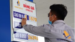 Việt Nam nghiên cứu giảm thuế đánh vào xăng dầu - Điểm tin VOA
