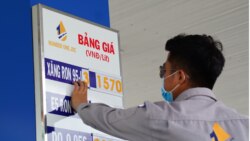 Giá xăng dầu ở Việt Nam tiếp tục tăng lên mức kỷ lục - Điểm tin VOA