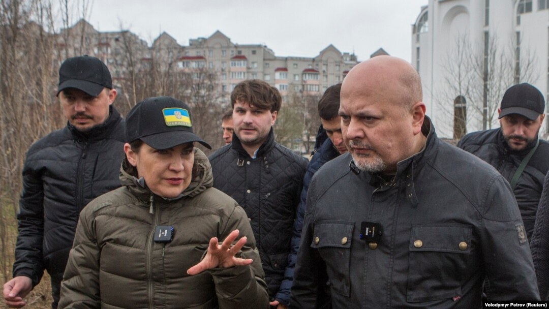 Генпрокурор Украины Ирина Венедиктова и генпрокурор МУС Карим Хан посещают Бучу