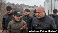 Ekshumacija masovne grobnice u Buči, Ukrajina: Irina Venediktova, glavna ukrajinska tužiteljica i Karim Kan, glavni tužilac Međunarodnog krivičnog suda, 13. april 2022.