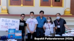 Los Angeles City Council Member Kevin De Leon takes a picture with Thai community members during a meet and greets with Mayoral event at the Wat Thai of LA (Thai Temple of LA).