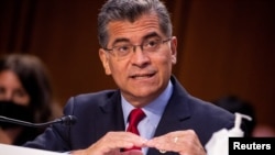 El secretario de Salud y Servicios Humanos, Xavier Becerra, testifica ante la audiencia del Comité Senatorial de Salud, Educación, Trabajo y Pensiones en Capitol Hill en Washington, D.C., EEUU, el 30 de septiembre , 2021.