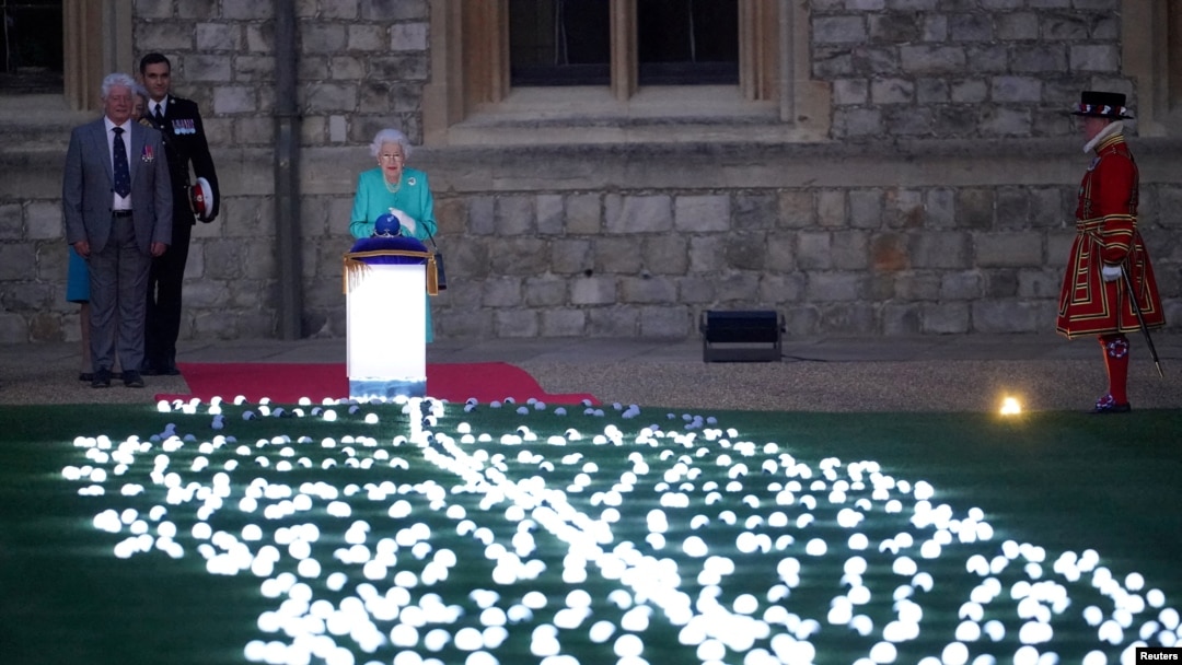 Ratu Elizabeth dari Inggris memimpin salah satu dari perayaan Platinum Jubilee, di Windsor Castle, Inggris, 2 Juni 2022. (Foto: via Reuters)