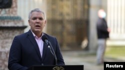 El presidente de Colombia, Iván Duque, que entrega el mando este domingo ha recibido agradecimiento de la oposición venezolana que mide el trabajo realizado por el mandatario sudamericano a favor de migrantes venezolanos y por animar su lucha. (Foto VOA / Archivo)