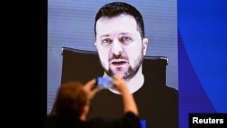 Zelenski Singapur'da düzenlenen Shangri-La Diyaloğu toplantısına video konferans yoluyla hitap etti