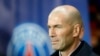 Pelatih Real Madrid Prancis Zinedine Zidane terlihat sebelum dimulainya pertandingan sepak bola Grup A Liga Champions UEFA antara Paris Saint-Germain dan Real Madrid di stadion Parc des Princes di Paris pada 2019. (Foto: AFP)