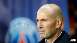 Zinedine Zidane lors d'un match entre le Paris Saint-Germain et le Real Madrid au Parc des Princes à Paris, France, le 18 septembre 2019.