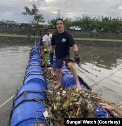 Partisipasi Warga, sejumlah warga Bali terlibat dalam upaya tanggulangi sampah di sungai (Dokumentasi Sungai Watch)