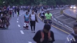 Imigran k ap patisipe nan yon Karavan OMeksik divize si ou non yo dwe mache rive sou fwontyè Etazini an