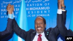 Rais wa Somalia Hassan Sheikh Mohamud akisherekea ushindi wake kama rais wa 10 wa Somalia, mjini Mogadishu June 9, 2022. PICHA: AFP