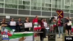 تجمع تعدادی از ایرانیان در مقابل تلاس اینترنشنال