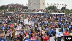 Hiljade zagovornika kontrole oružja učestvovale su u "Maršu za naše živote" u centru Vašingtona, 11. juna 2022.