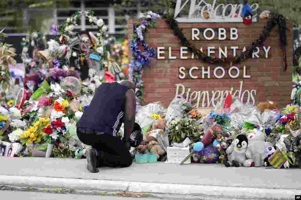 Reggie Daniels pays his respects a memorial at Robb Elementary School in Uvalde, Texas, created to honor the victims killed in the recent school shooting.