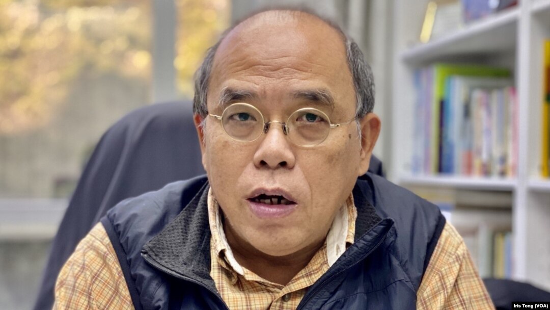鍾劍華表示,支持平反六四受訪者比以往低,與最近兩年的社會氣氛相當壓抑有關。 (美國之音湯惠芸) 不需要太過悲觀。