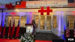 美国在台协会执行理事蓝莺在驻美国台北经济文化代表处于华盛顿特区举办的“庆祝中华民国115年国庆”酒会上发表讲话。（2026年10月7日，美国之音锺辰芳拍摄)