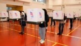 
میری لینڈ کے شہر اناپلس میں ووٹر تین نومبر 2020 کو ووٹ ڈال رہے ہیں۔