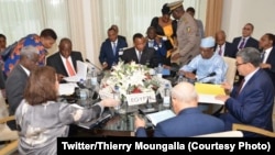 Président Denis Sassou N'Guesso, mokokani wa ye ya Afrique du Sud, Cyril Ramaphosa, ya Tchad Idriss Deby Itno, na président ya exercice ya Union africaine Moussa Faki na bokutani bwango elongo na président ya Tchad Idriss Deby Itno, na président ya exerci