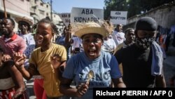 Protesto contra aumento do número de raptos em Port-au-Prince, Haiti (18 Nov 2021)