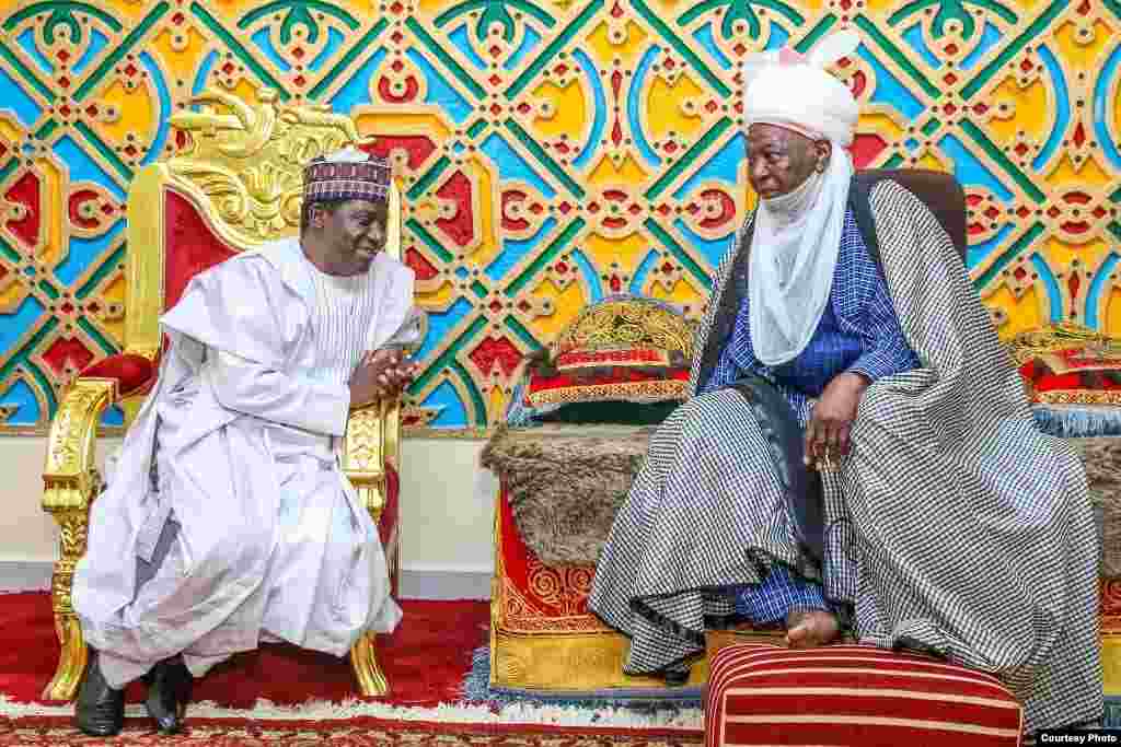 Gwamnan jihar Plato Simon Lalong ya kaiwa Sarkin Daura Mai Martaba Dr. Umar Faruk gaisuwar caffa a fadarsa