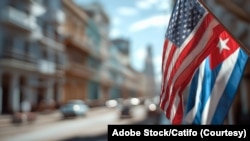 미국과 쿠바 국기가 걸려 있는 문화 교류 행사 현장