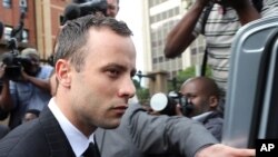 Oscar Pistorius leaves the high court in Pretoria, April 9, 2014. 