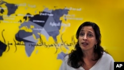 Lynn Maalouf, deputi direktur riset di Amnesty International Timur Tengah dan Afrika Utara, dalam wawancara dengan The Associated Press di Beirut, Lebanon (6/2). (AP/Bilal Hussein)