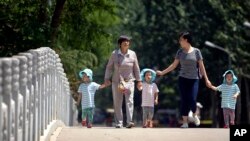 VOA连线：中国计生政策“华丽转身”？陈光诚：中共从来就没有选择过正确的做法