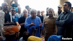 큰 홍수 피해가 난 파키스탄을 방문한 안토니우 구테흐스 유엔 사무총장